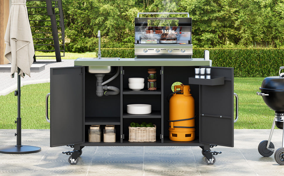 Outdoor Kitchens & Grills